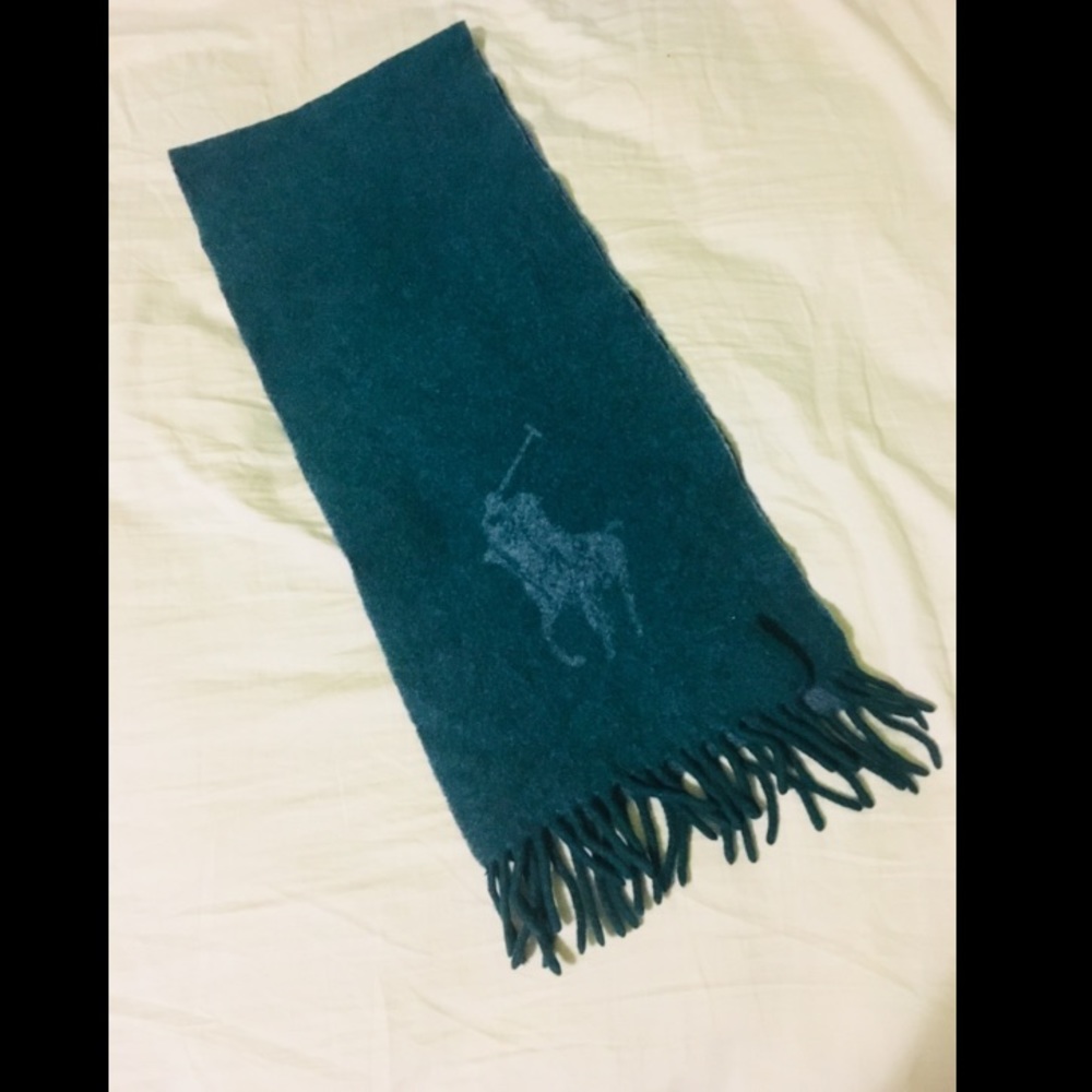 Polo Ralph Lauren lamb wool scarf